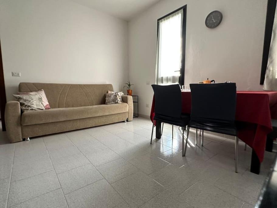 Апартаменти Mati Malpensa Con Navetta 20Eur Lonate Pozzolo Екстер'єр фото